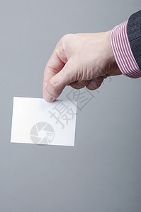 持有空白卡的商务人士男人职业男性拇指笔记身份名片营销人士问候语图片