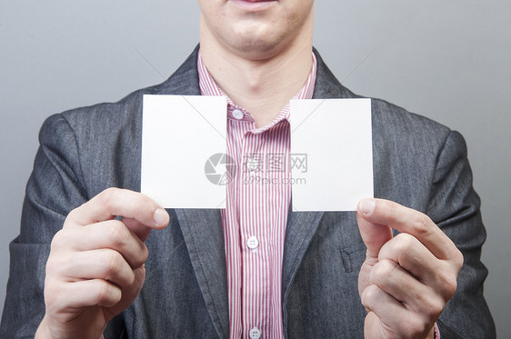 持有空白卡的商务人士广告问候语人士男性名片笔记文档会议办公室身份图片