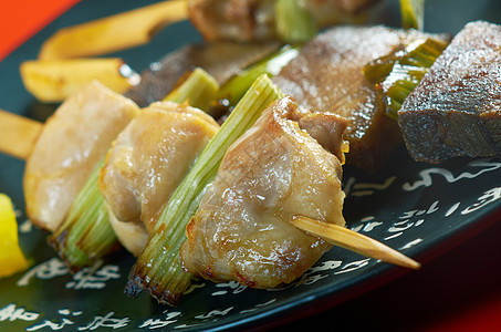 日本鸡肉 猪肉 日本菜烹饪食物白色烧烤竹子餐厅美食盘子沙爹推介会图片