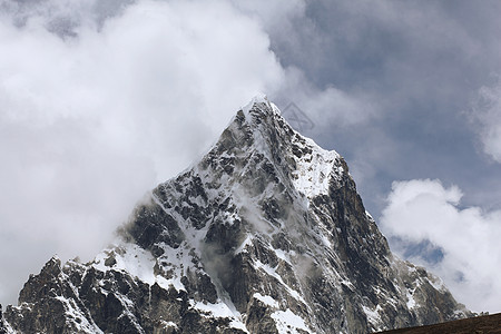 雪雪山冰川顶峰爬坡旅行风景岩石活动远足全景山峰图片