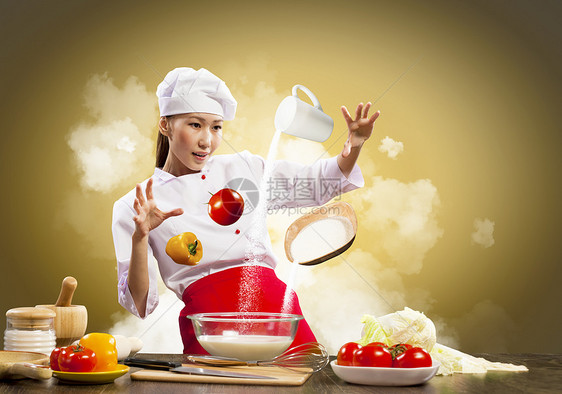 亚洲女性用魔法烹饪饮食女孩空气蔬菜杯子沙拉围裙魅力胡椒面粉图片