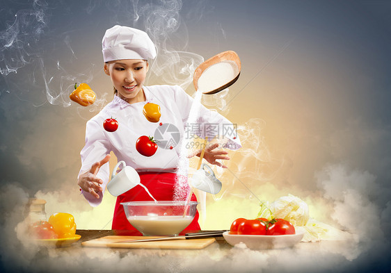 亚洲女性用魔法烹饪杯子女士围裙沙拉成人蔬菜牛奶手指面粉饮食图片