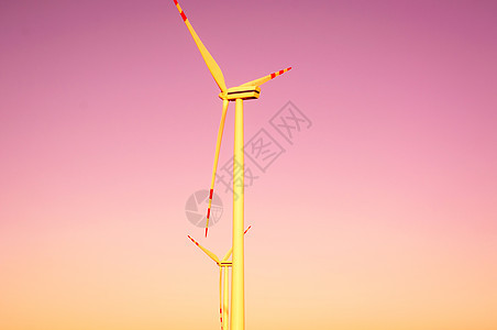 黄昏时的风涡轮日出涡轮机彩色红色发电机环境产业活力风车水平图片