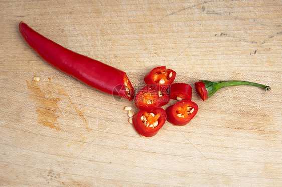 切片辣椒辣椒厨房美食燃烧香肠宏观烹饪工作室植物蔬菜胡椒图片