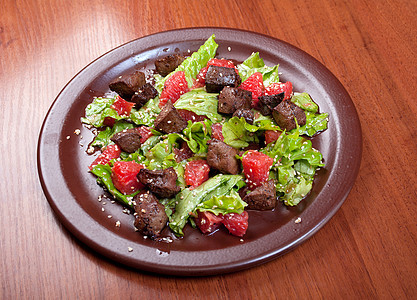 肉沙拉加蔬菜和芝麻红色午餐饮食餐厅绿色烹饪小吃牛肉树叶美食图片