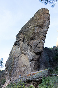 美国加利福尼亚州Pinnacles国家纪念碑岩石色彩悬崖编队山脉峡谷戏剧性盘子火山岩螺旋形图片