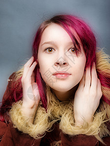 红发女孩头发青少年情绪创造力太阳镜粉色文化震惊丝袜反叛图片