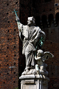 城堡中的雕像蓝光宗教教堂历史蓝色上帝翅膀症结框架棕色图片