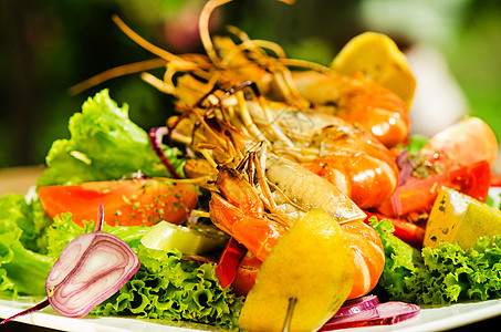 盘子上的虾虾沙拉营养柠檬食物餐厅午餐海鲜语言蔬菜树叶图片