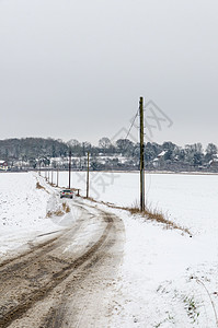 雪中汽车白色电线杆单车树木曲目旅行状况路线农村乡村图片