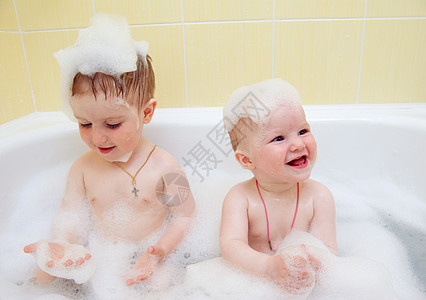 洗澡的孩子 健康与卫生图片