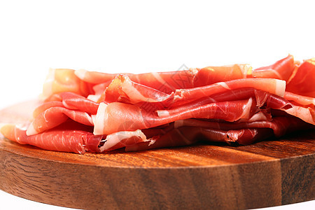 木板上的普罗斯库托小吃熏肉传统猪肉盘子起动机熟食熏制午餐火腿图片