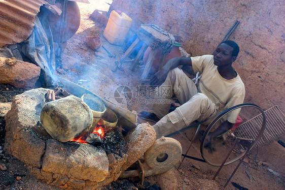 布基纳法索青铜公司的工作烤箱青铜手工业风险制造业铸铁陶土职业温度艺术图片