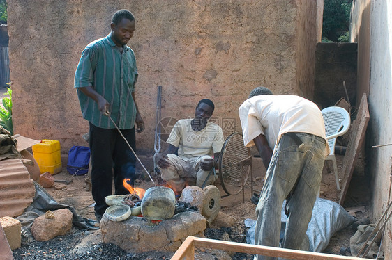 布基纳法索青铜公司的工作风险陶土艺术就业烤箱职业模具铸铁艺术家制造业图片