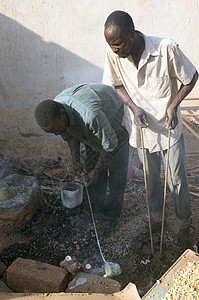 布基纳法索青铜公司的工作模具职业铸铁温度艺术风险青铜制造业就业陶土图片