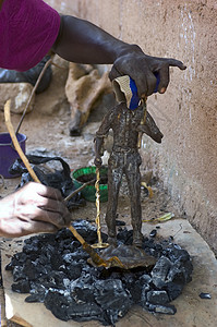 布基纳法索青铜公司的工作手工业就业艺术铸铁青铜艺术家烤箱温度职业模具图片