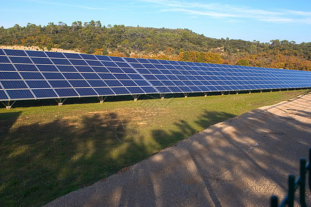 光伏电发电厂集电极生态环境工业太阳细胞绿色工厂安装生产图片