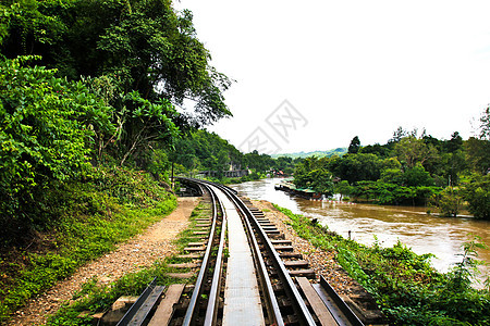 悬崖旁的死铁路 泰国高井河沿岸木头假期爬坡森林交通车站公园铁路死亡风景图片