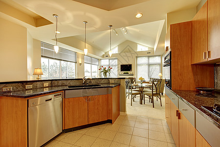 大型现代木质厨房 有客厅和高天花板冰箱建筑学家电家具建筑橱柜房间房地产台面火炉图片