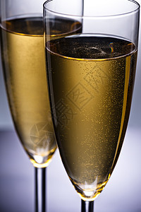 香槟杯饮料玻璃香槟黄色辉光长笛派对火花金子魅力图片