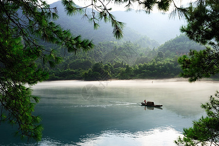 河流景观场景木头天空薄雾地形阴霾叶子渔夫树木风景图片