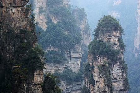 深山旅游国家顶峰森林松树地标假期爬坡天空岩石图片