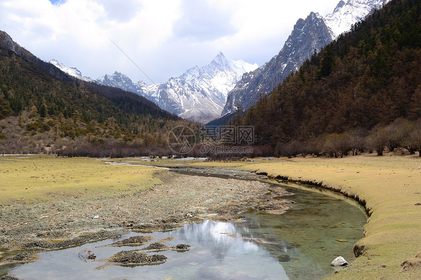 雪山季节天空外表高地旅行高原白色场景高度反射图片