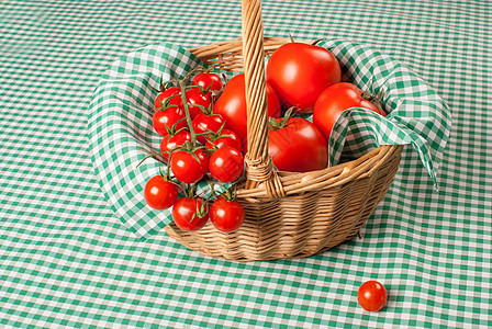 番茄篮子桌子食物水平静物西红柿蔬菜乡村桌布红色图片