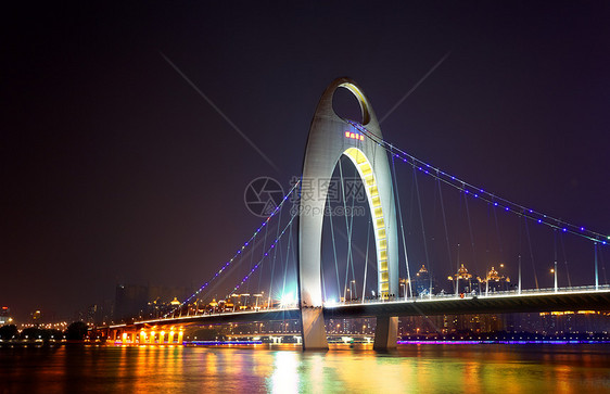 在光日有亮光的丽德桥夜幕现场旅游交通摩天大楼地标运动建筑学建筑场景蓝色城市图片