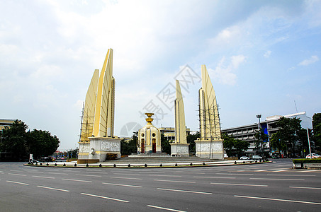 在泰国曼谷的民主纪念碑上政治星星旅行运动晴天街道公园历史游客纪念碑图片