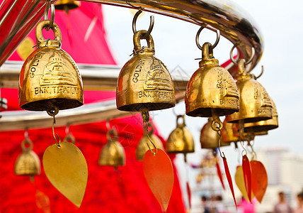 Wat Sakaet金山佛教钟 曼谷 泰兰传统祷告旅行金子雕塑寺庙艺术天鹅教会雕像图片
