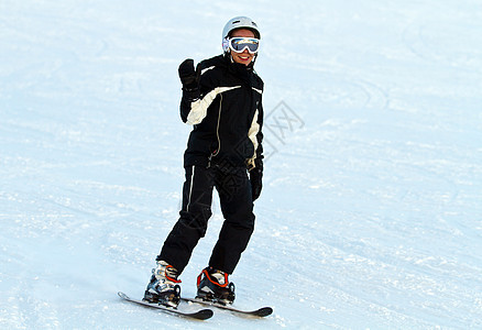 山上滑雪者男性男人太阳速度成人阳光天空蓝色假期季节图片