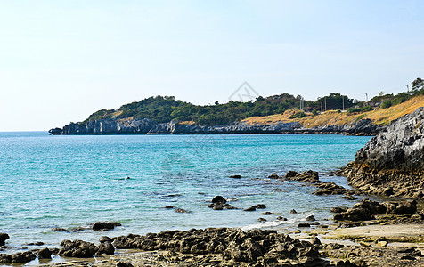 位于泰国清布里岛西昌岛的Tumpung海滩热带海景阳光旅行支撑海洋假期岩石石头海岸图片