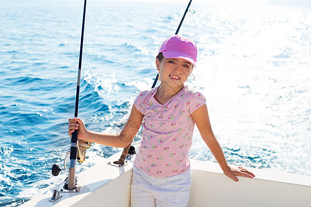 渔船渔船鱼棒中女童的航行情况海洋幸福钓鱼女孩游艇微笑渔夫女性运输巡航图片