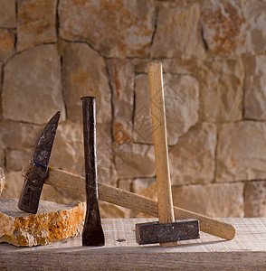 石匠泥瓦工的锤子工具工作石头壁垒材料石工石墙岩石建筑学岛屿风格图片