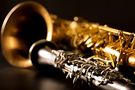 古典音乐 萨克斯高时纳萨克斯风和黑色单簧管黄铜笔记蓝调喇叭金属木头旋律纽扣阀门高音图片