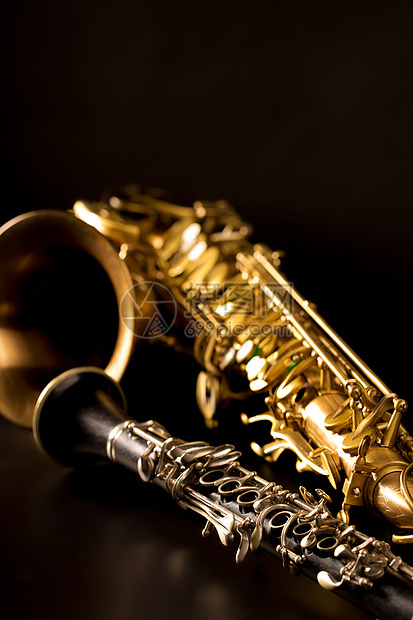 古典音乐 萨克斯高时纳萨克斯风和黑色单簧管乐队纽扣乐器音乐家喇叭阀门芦苇音乐会旋律黄铜图片