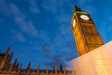 Big Ben 和议会众议院 精彩的夜景与模糊建筑城市地标场景日落政治反射旅行天空旅游背景图片