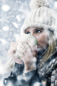 雪天可可衣服围巾咖啡美丽早餐杯子降雪羊毛帽饮料图片