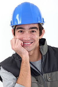 年轻手工艺人笑着微笑工人职业安全帽电工快乐建设者男人熟练工装修建造图片