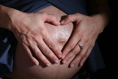 怀孕白色希望生活母性新生女儿父母产妇家庭女性图片