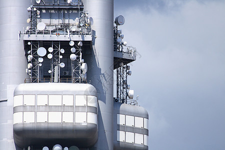 垂直的塔楼电缆互联网渠道收发器中继器频率网络电视商业桅杆背景图片