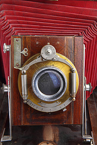 旧木制照相机盒子木头黑色相机古董棕色镜片白色市场照片图片