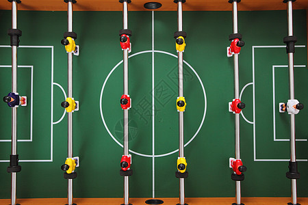 桌表足球游戏玩家闲暇运动对手烤架黄色运动员守门员法庭竞赛图片