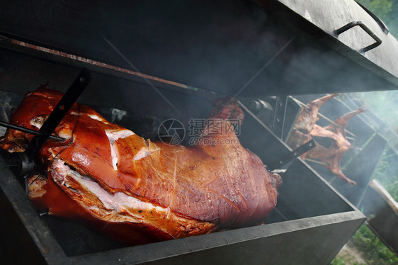 烤猪小猪美味餐厅架子脆皮炙烤食物美食猪肉农场图片