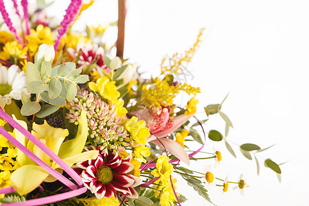 篮子里的鲜花百合叶子兰花植物群礼物花束花瓣花瓶紫色绣球花图片