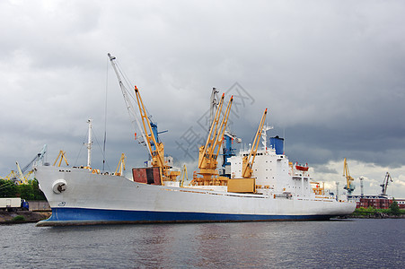 船舶和起重机商业旅行航海龙门架血管贸易货物船运港口码头图片