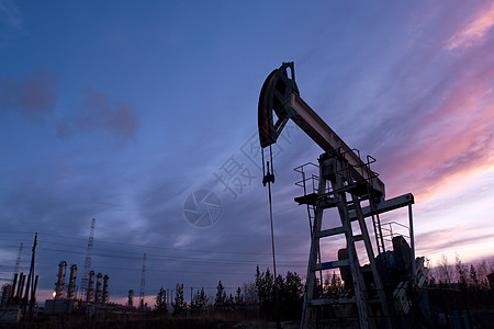 石油油田日落全球蓝色工厂抽油机汽油天空平台工业气体图片