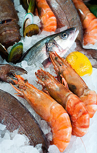 新鲜海鲜海洋营养柠檬食物龙虾乌贼盘子市场香葱章鱼图片