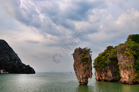 詹姆士邦德岛海景 A区Phang Nga湾天空多云图片